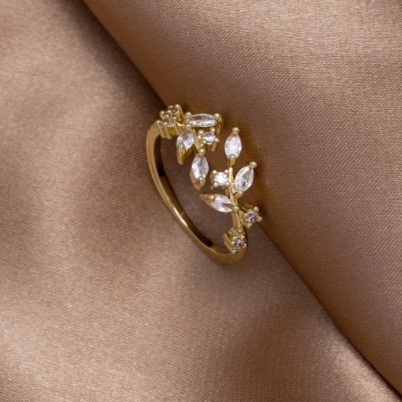 Gold plated Crystal Vine Ring - Picture 3 of 3